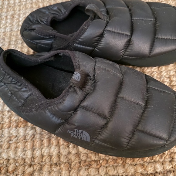 The North Face Black Quilted Women's Slippers - Picture 2 of 4
